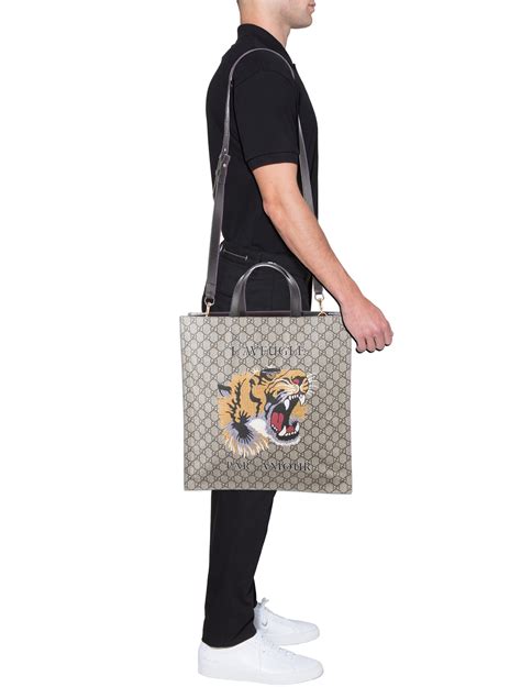 gucci supreme tote tiger